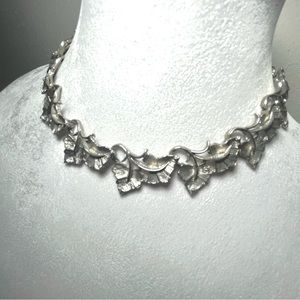 Vintage silvertone ivy necklace